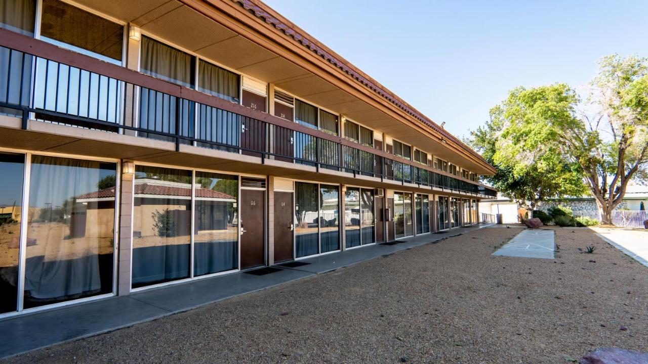 G T Hotels Inn & Suites Extended Stay Victorville Exterior foto