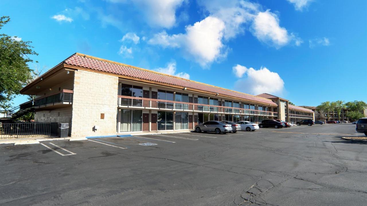 G T Hotels Inn & Suites Extended Stay Victorville Exterior foto